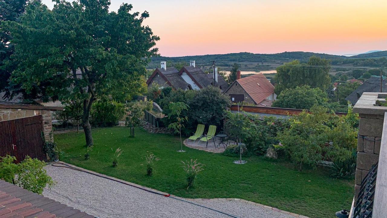 T.H.Ny Village Inn Cottage Tihany Extérieur photo